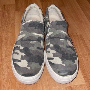 Steve Madden Camo Slip on Sneakers
